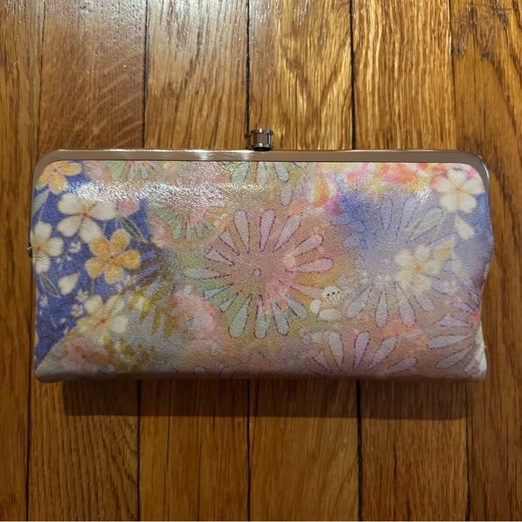 NWT - HOBO Lauren Wallet in Fantasy Floral - Picture 2 of 7